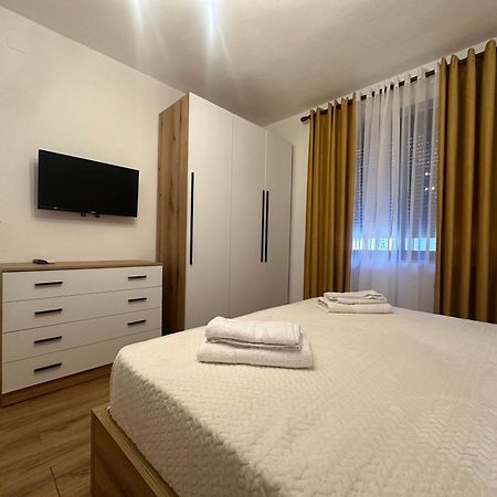 Vera'S Apartment 地拉那 外观 照片
